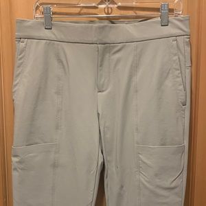 Athleta Wander Stash Skinny Pant in abalone grey size 8.